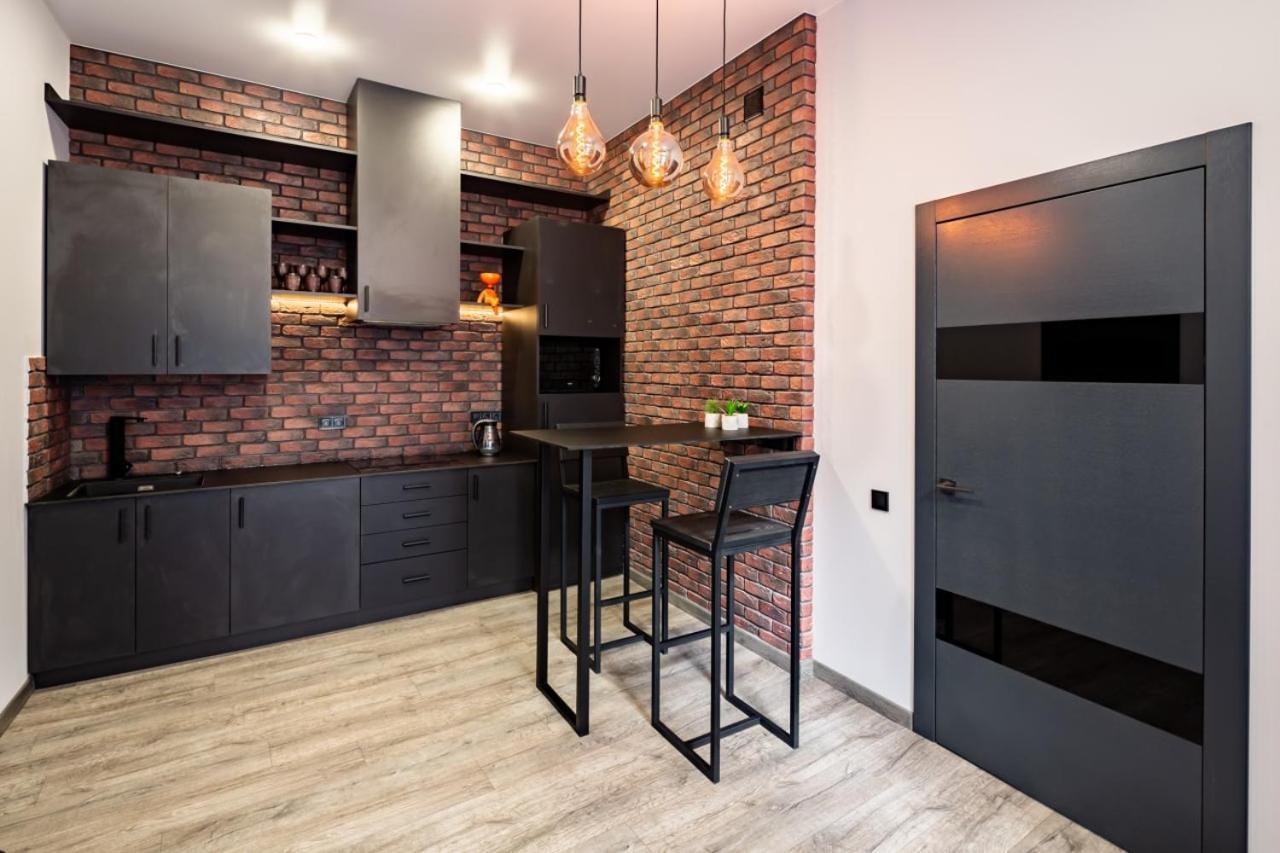 Stylish Apartment In The Center Lviv Eksteriør billede