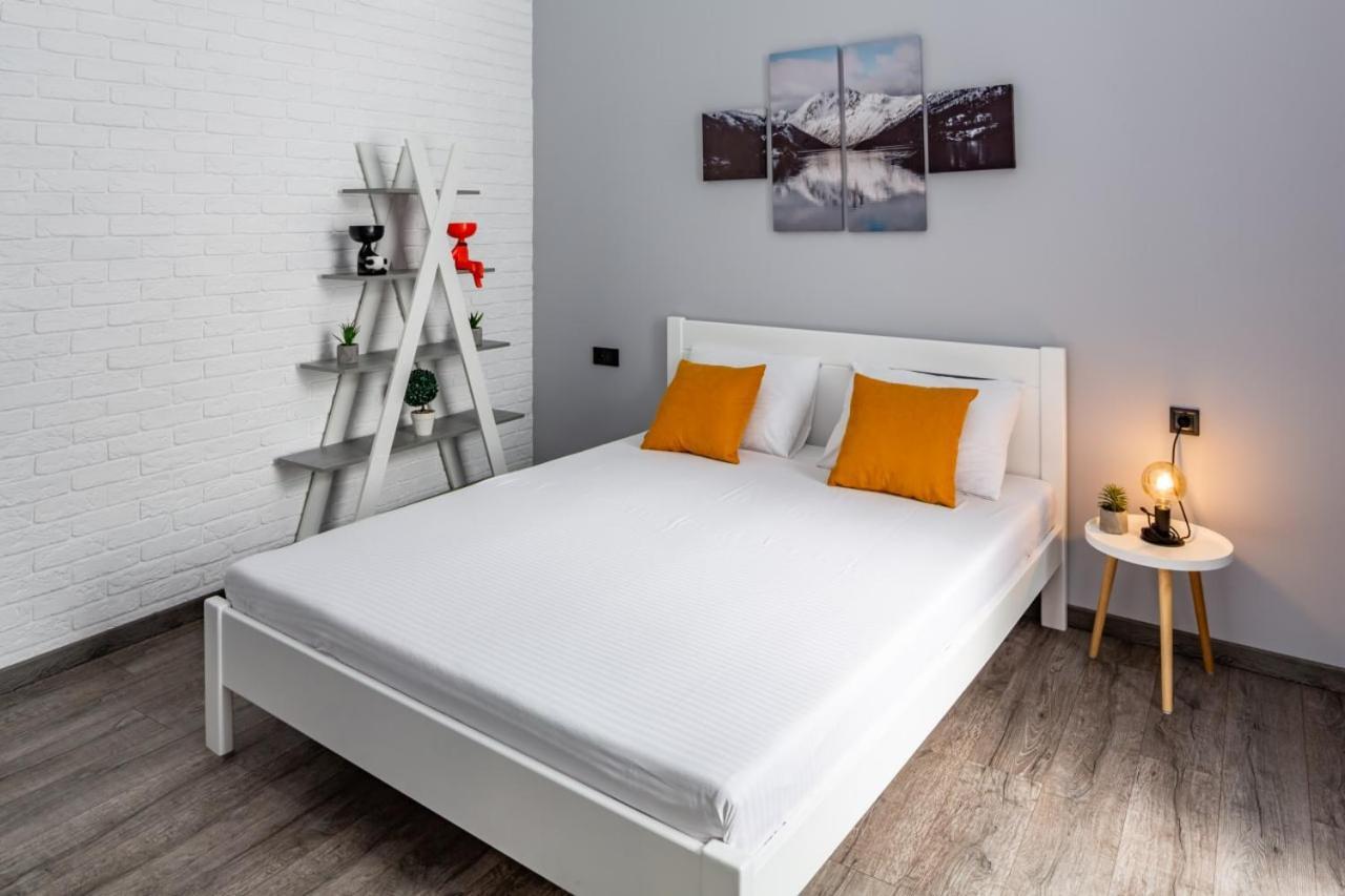 Stylish Apartment In The Center Lviv Eksteriør billede